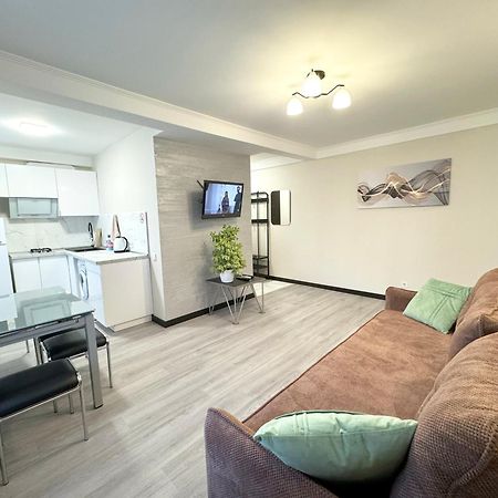 Artal Apartment On Obolonskyi Avenue 16 Київ Екстер'єр фото
