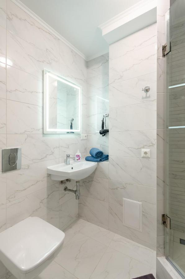 Artal Apartment On Obolonskyi Avenue 16 Київ Екстер'єр фото